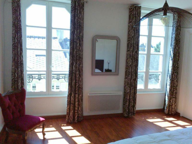 L'Aure Bleue Apartment Bayeux Bagian luar foto