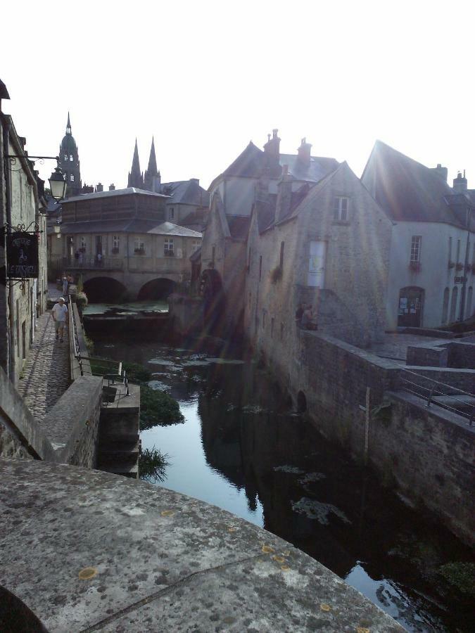 L'Aure Bleue Apartment Bayeux Bagian luar foto